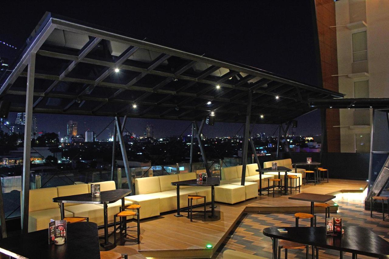 Maxonehotels.Com At Tidar Surabaya Esterno foto