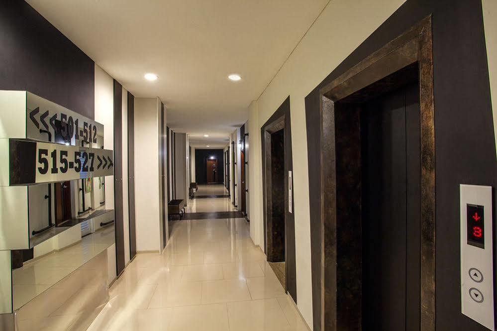 Maxonehotels.Com At Tidar Surabaya Esterno foto