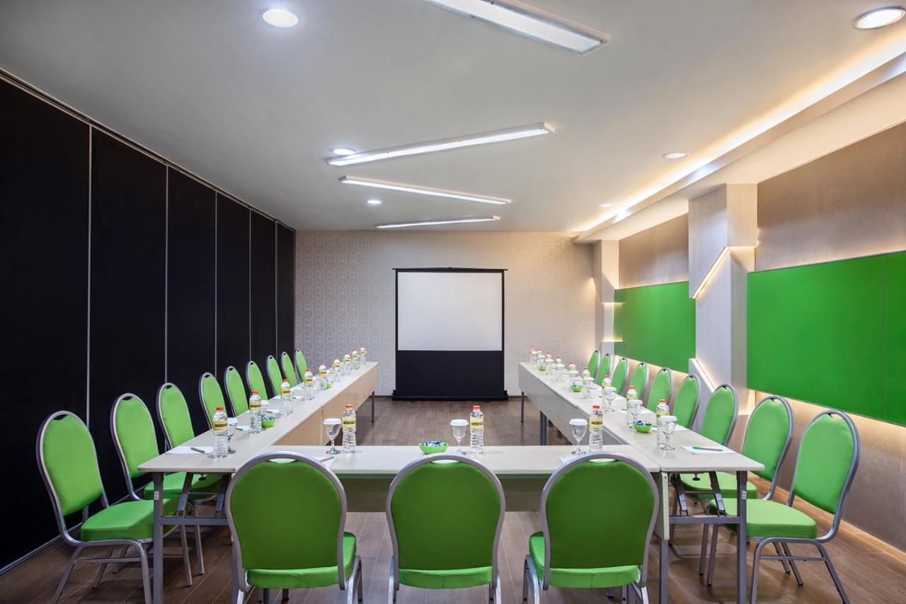 Maxonehotels.Com At Tidar Surabaya Esterno foto