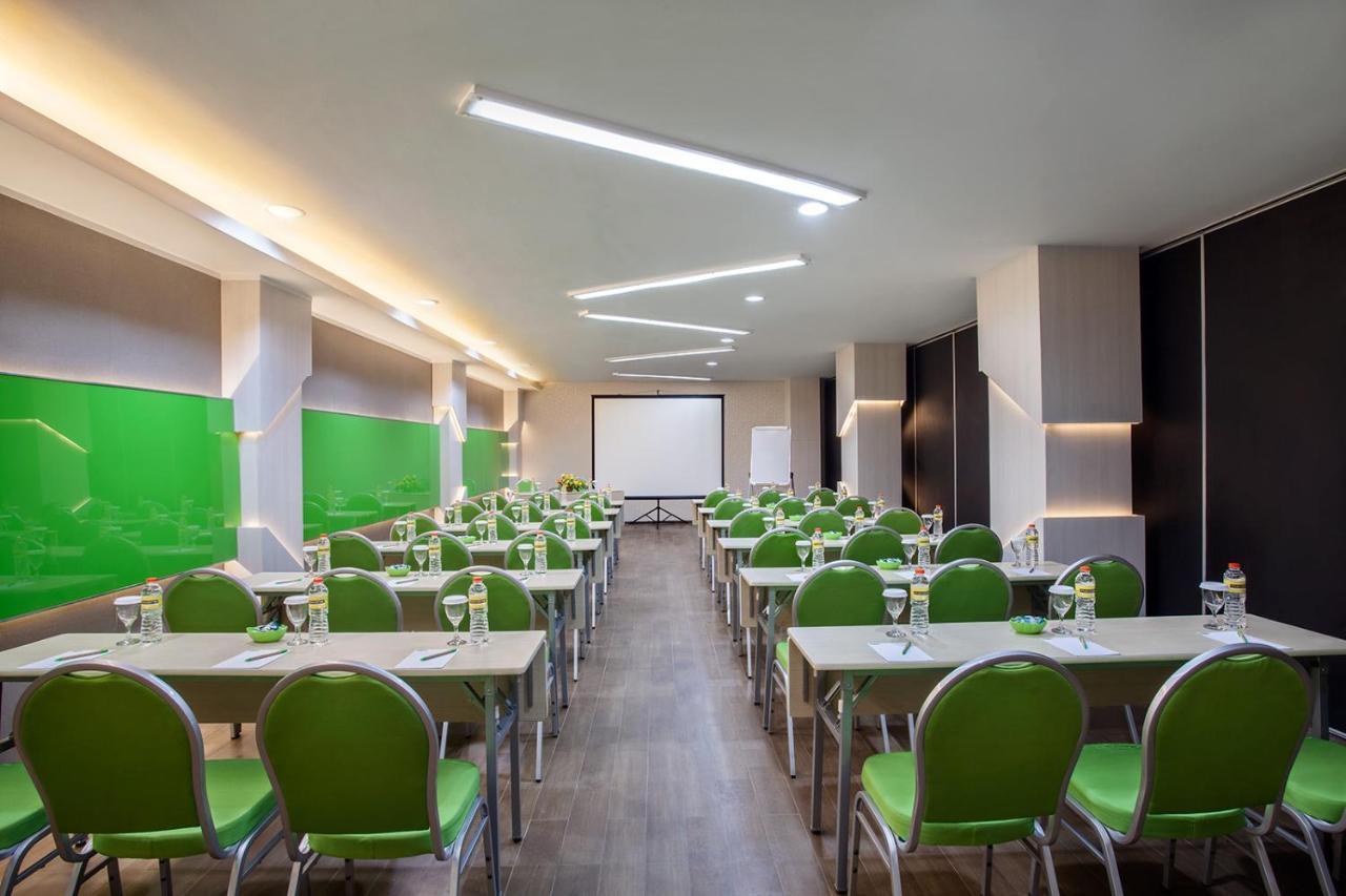 Maxonehotels.Com At Tidar Surabaya Esterno foto